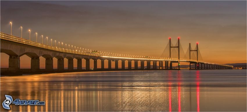 Severn Bridge, reflexion, après le coucher du soleil