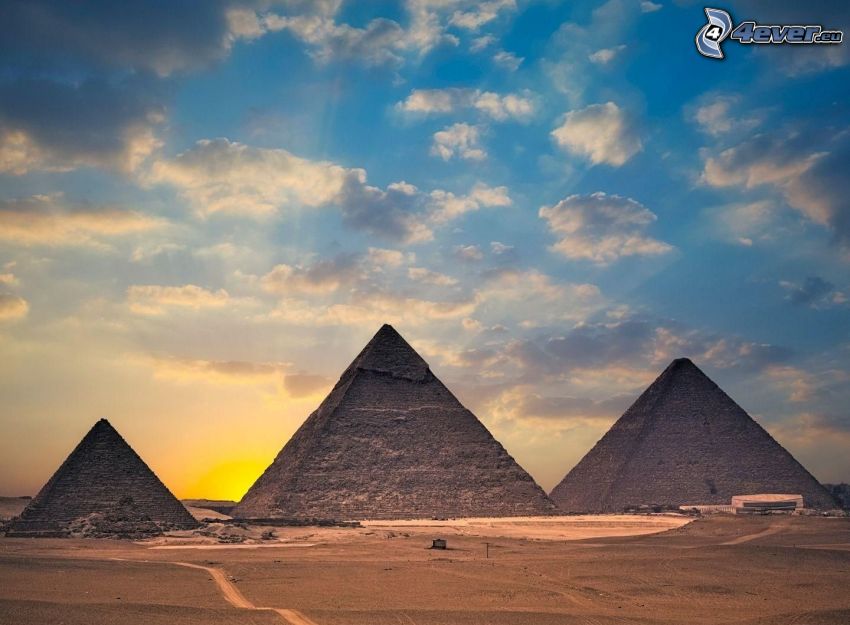 pyramides de Gizeh, Égypte, désert, lever du soleil, nuages, ciel