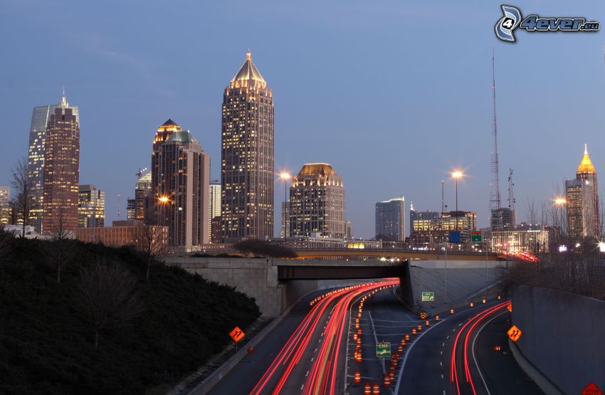 Atlanta, gratte-ciel, route de nuit