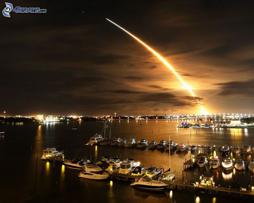 lancer de roquette, port yacht, nuit, lueur