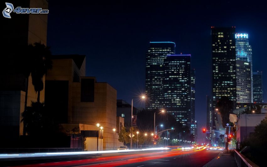 Los Angeles, ville dans la nuit, gratte-ciel