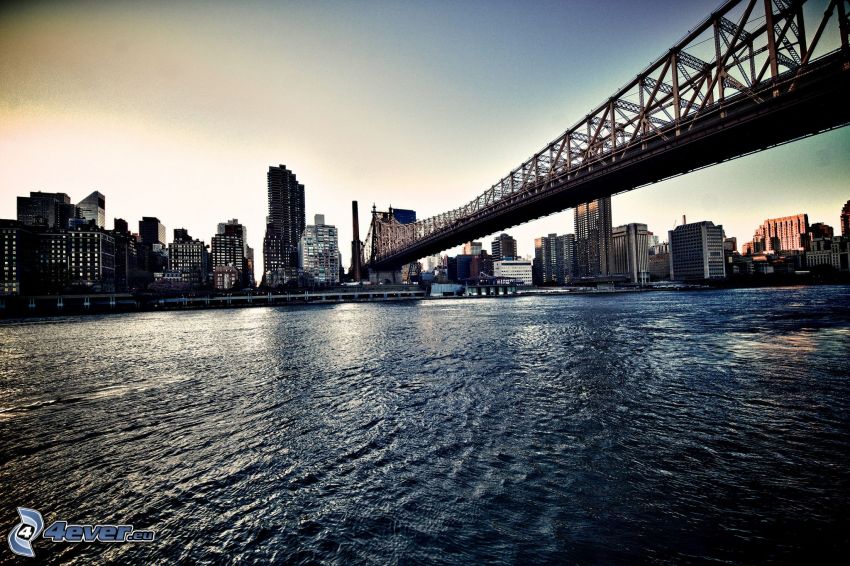 New York, gratte-ciel, pont de fer, rivière