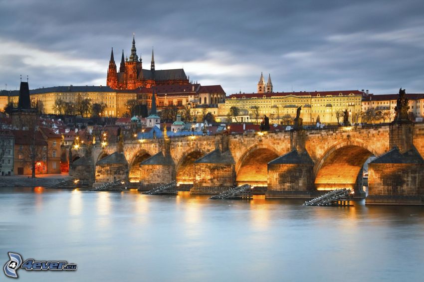 Prague, Château de Prague, Pont Charles, Vltava, ville de nuit