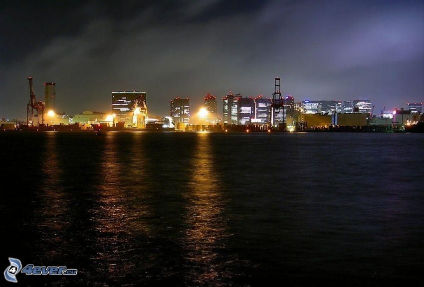 ville dans la nuit, port