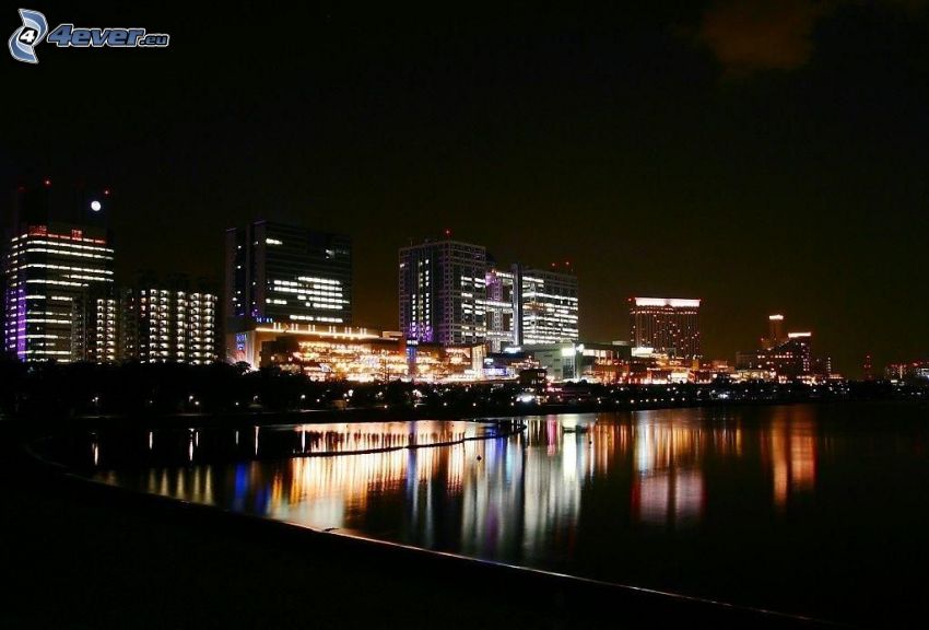 ville dans la nuit, rivière