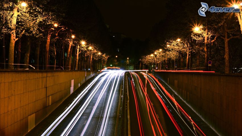 ville dans la nuit, route de nuit, lumières, lampadaires