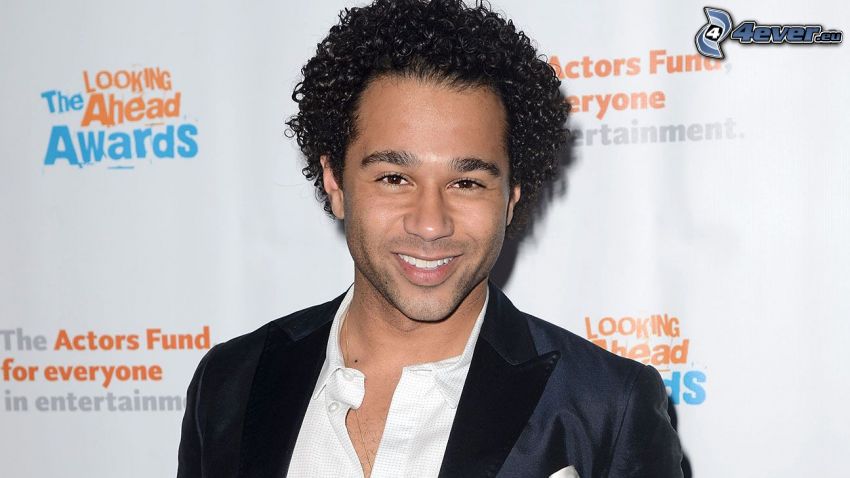 Corbin Bleu, sourire