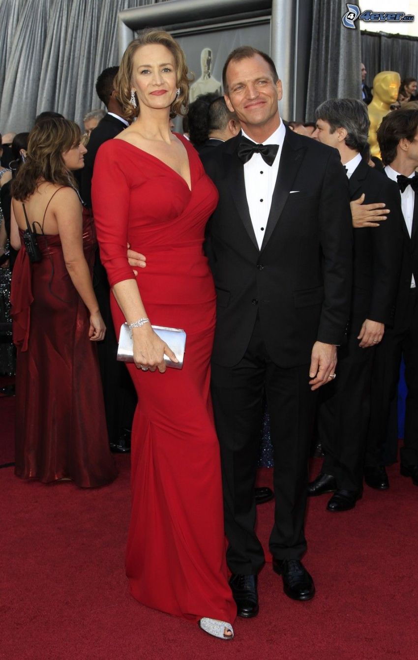 Janet McTeer, robe rouge, couple