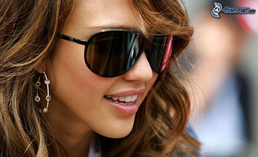 Jessica Alba, lunettes de soleil