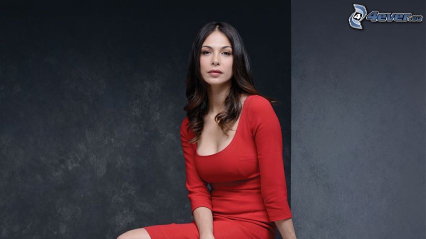 Moran Atias, robe rouge