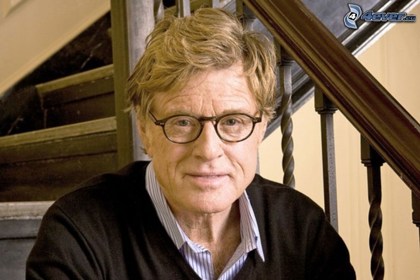 Robert Redford, homme avec des lunettes, escaliers