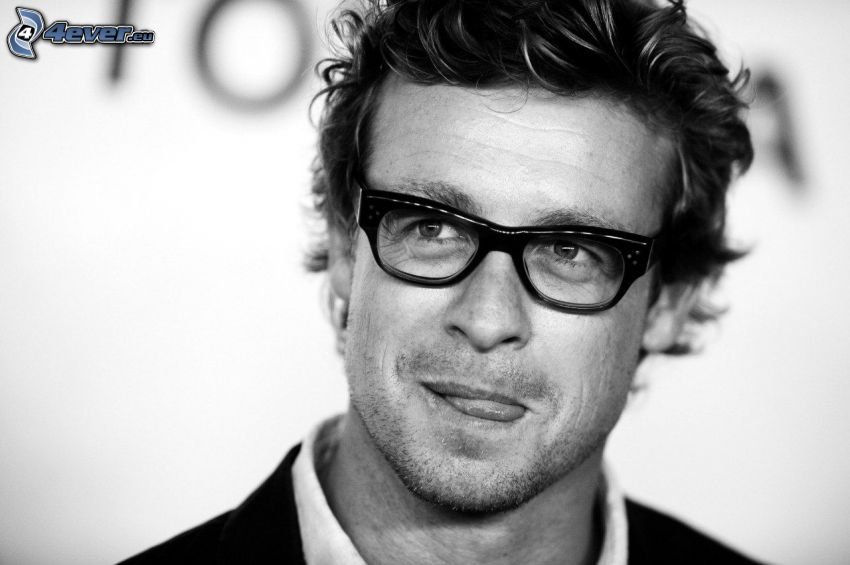 Simon Baker, homme avec des lunettes, photo noir et blanc