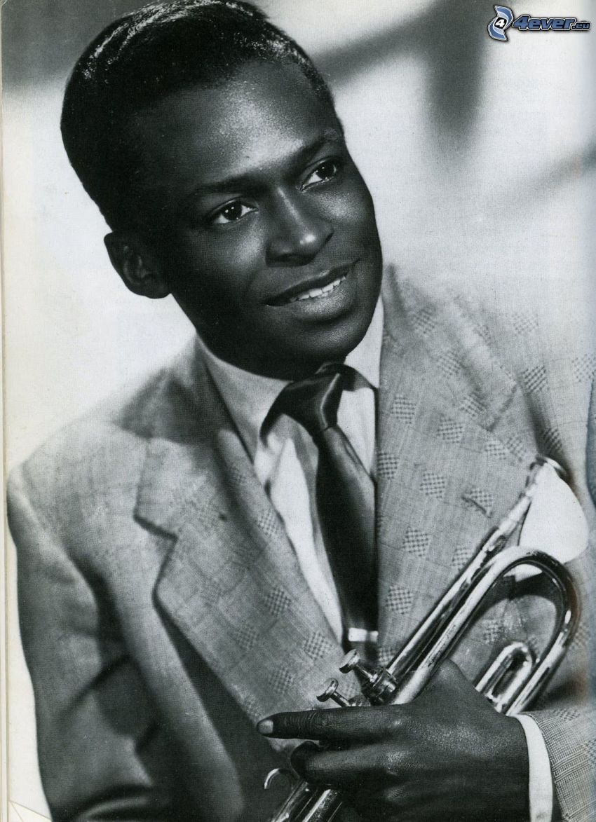 Miles Davis, sourire, homme en costume, trompette