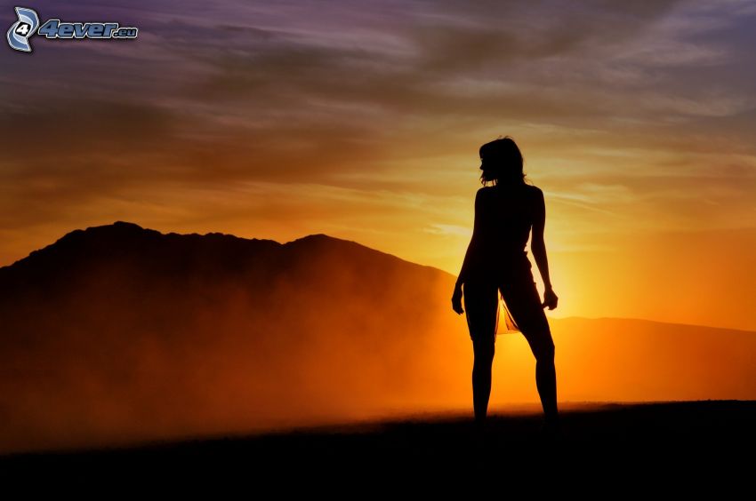 silhouette de femme, coucher du soleil, montagne