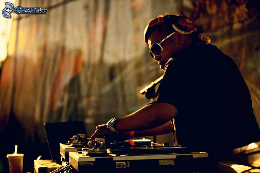 DJ Rocky, DJ console, musique
