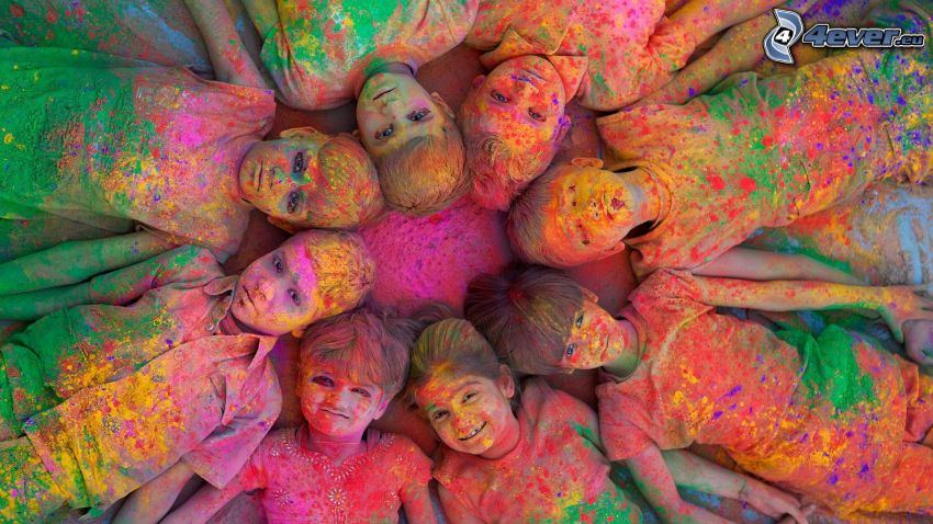 enfants avec des couleurs, couleurs