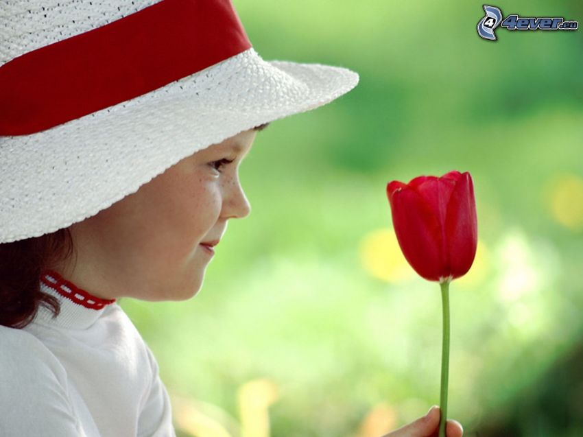 fille avec une fleur, tulipe