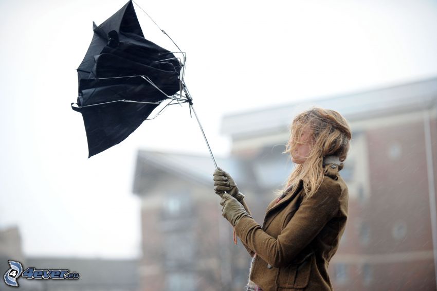 fille avec le parapluie, vent