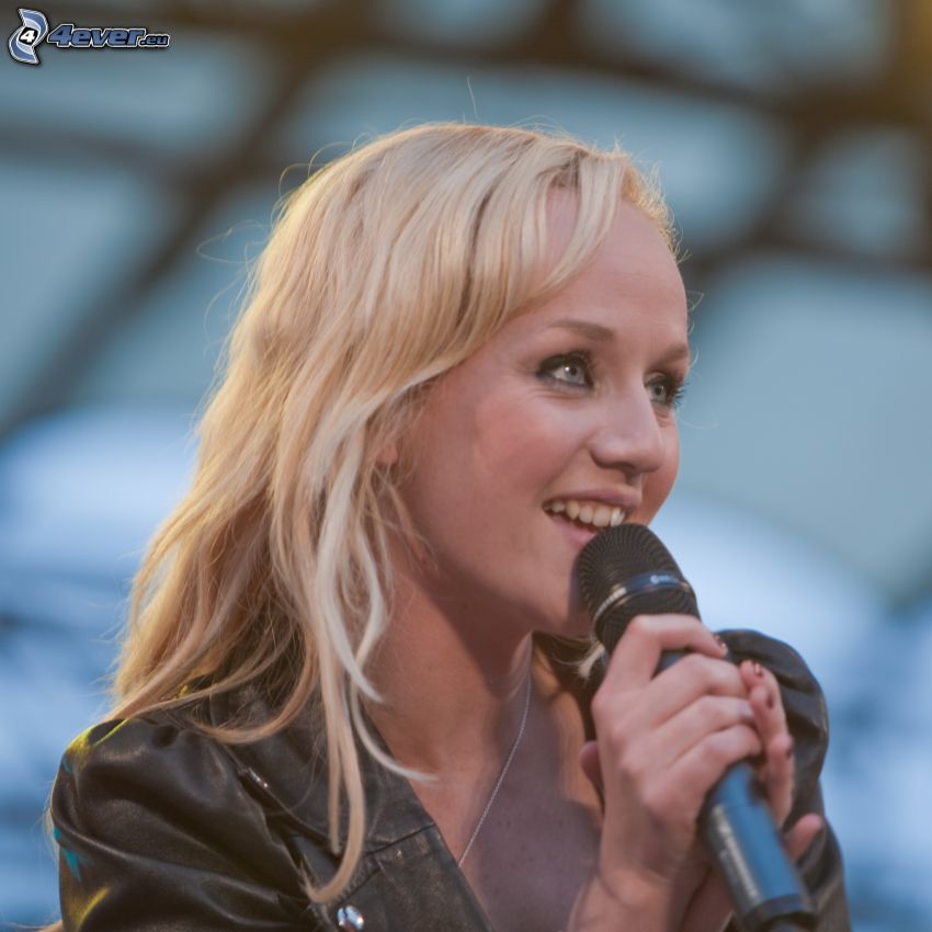 Anna Bergendahl, microphone