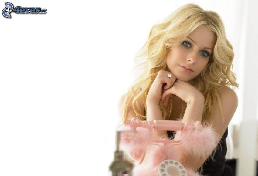 Avril Lavigne, téléphone