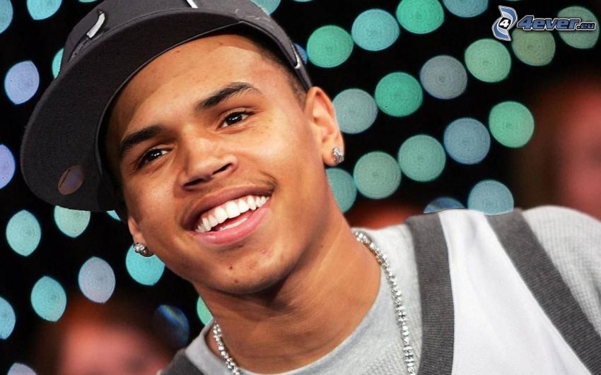 Chris Brown, sourire