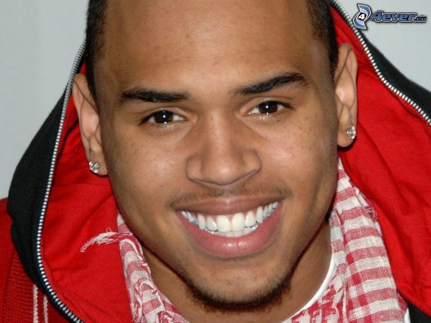 Chris Brown, sourire