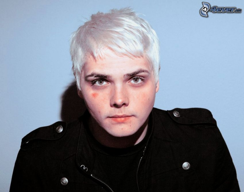 Gerard Way, cheveux gris