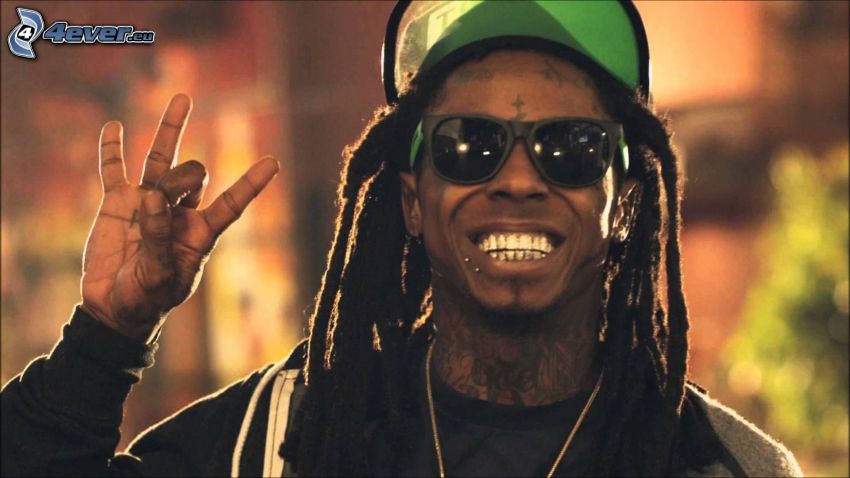 Lil Wayne, sourire, lunettes de soleil, casquette, dreadlocks