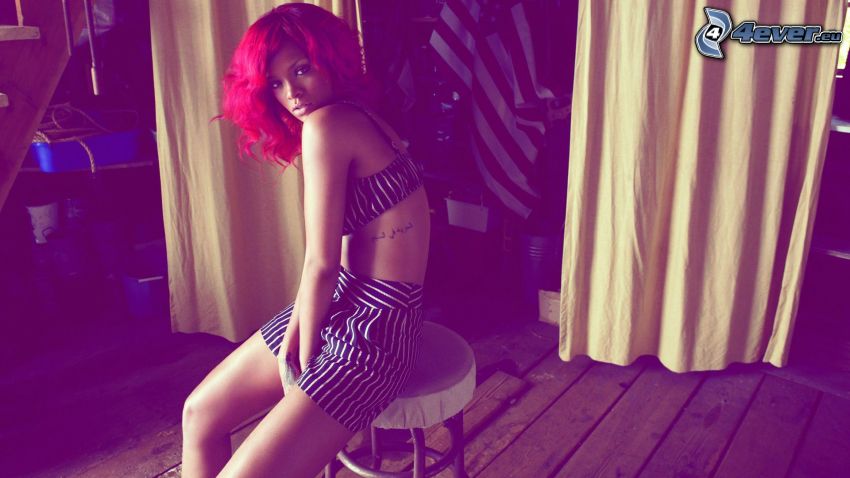 Rihanna, cheveux rouge