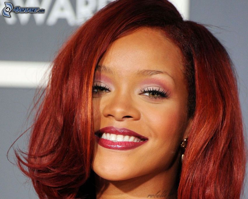 Rihanna, sourire