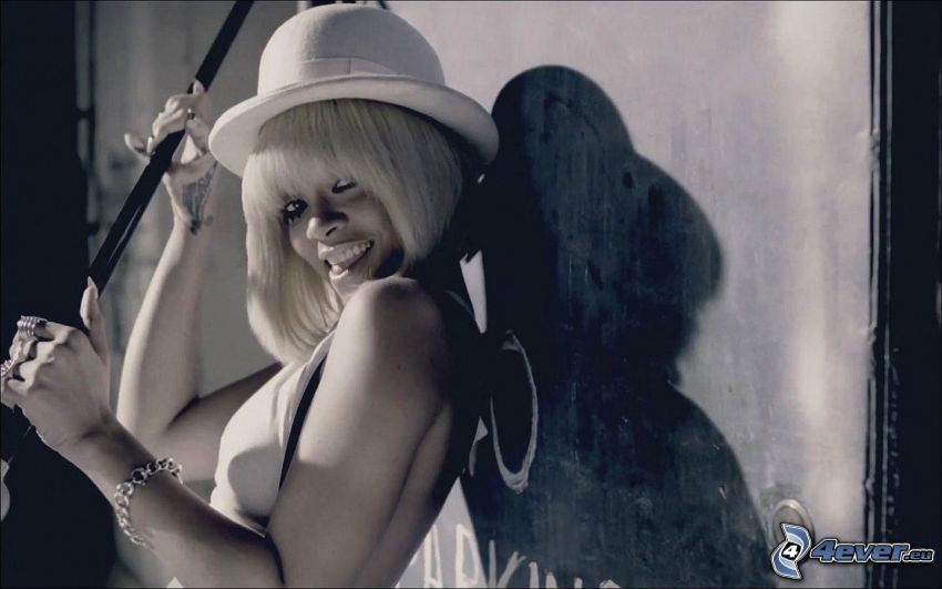 Rihanna, une fille avec un chapeau