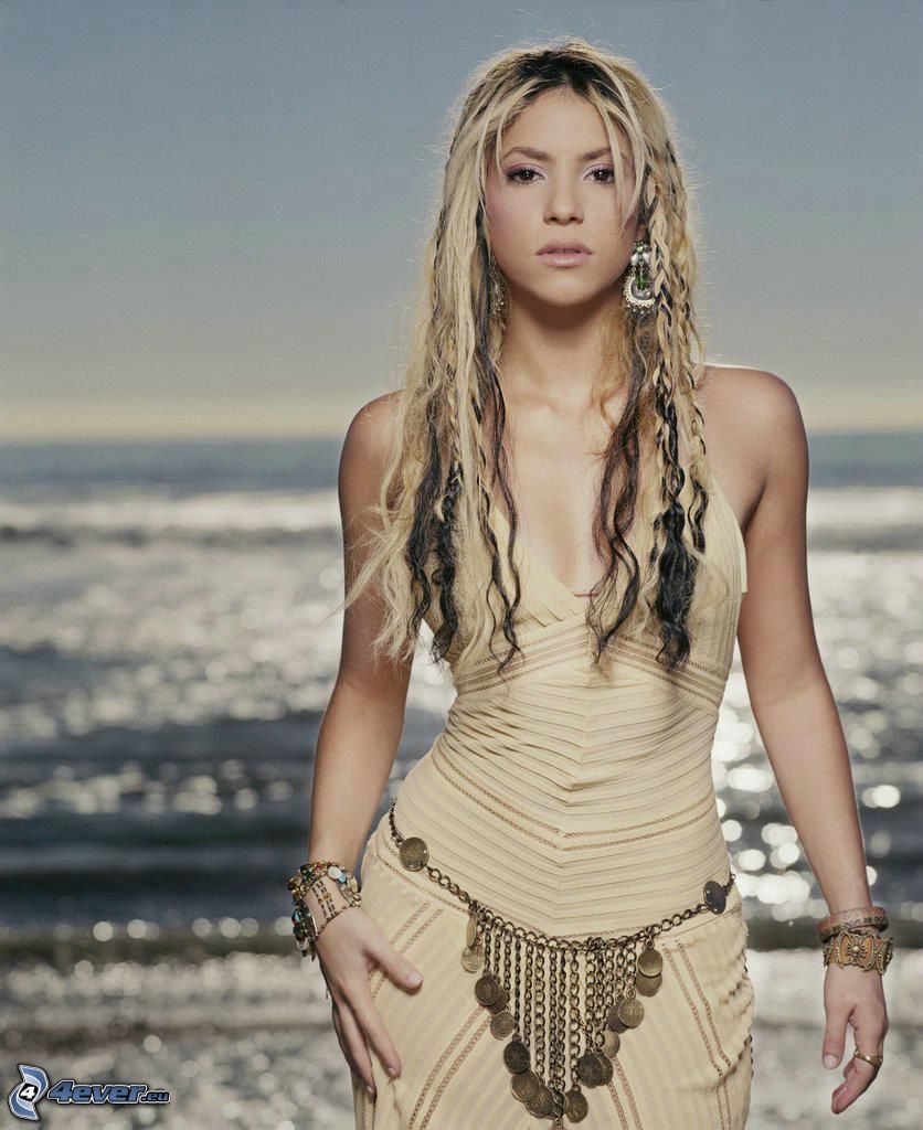 Shakira, chanteuse, mer