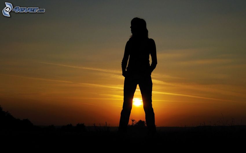 silhouette de femme, coucher du soleil