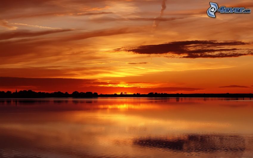 ciel orange, lac, l'horizon