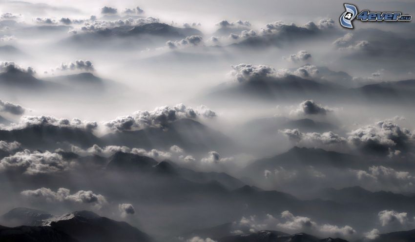 brouillard au sol, vallonné, nuages