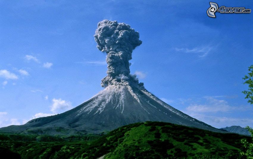 éruption du volcan, nuage volcanique