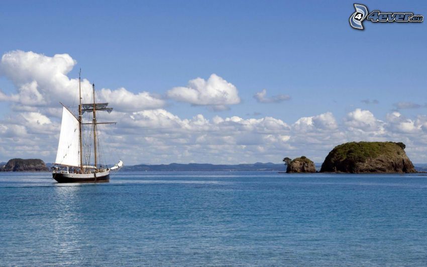 bateau à voile, roches dans la mer