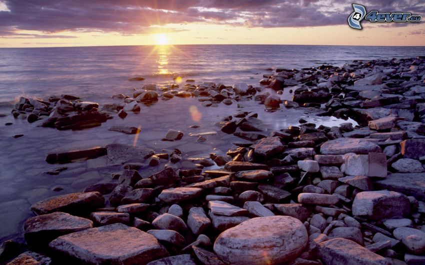 couchage de soleil à la mer, côté rocheux