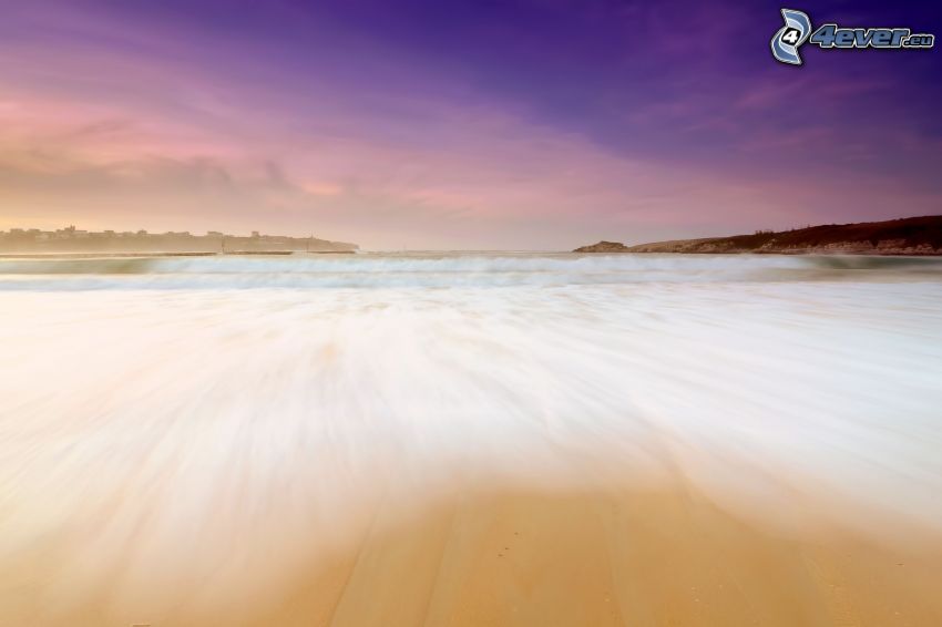 mer, plage de sable, ciel violet