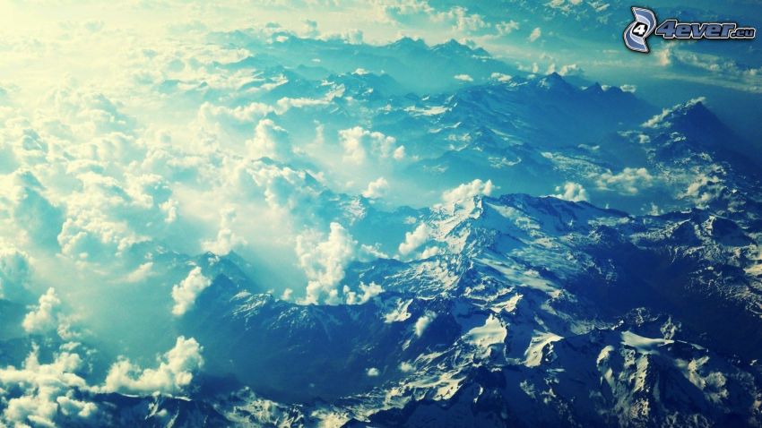 Alpes, au-dessus des nuages