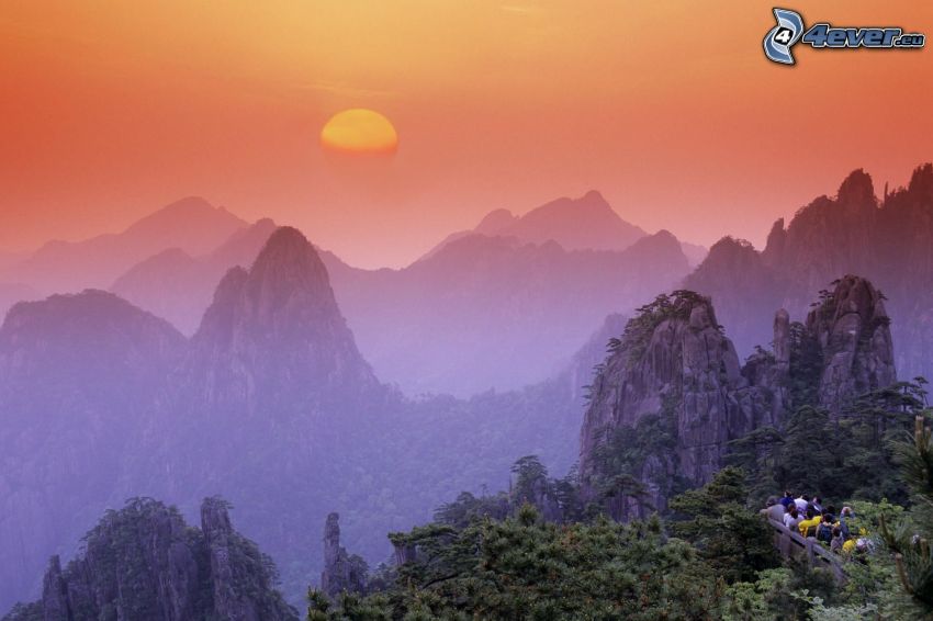 coucher de soleil sur les montagnes, Huangshan, montagnes rocheuses