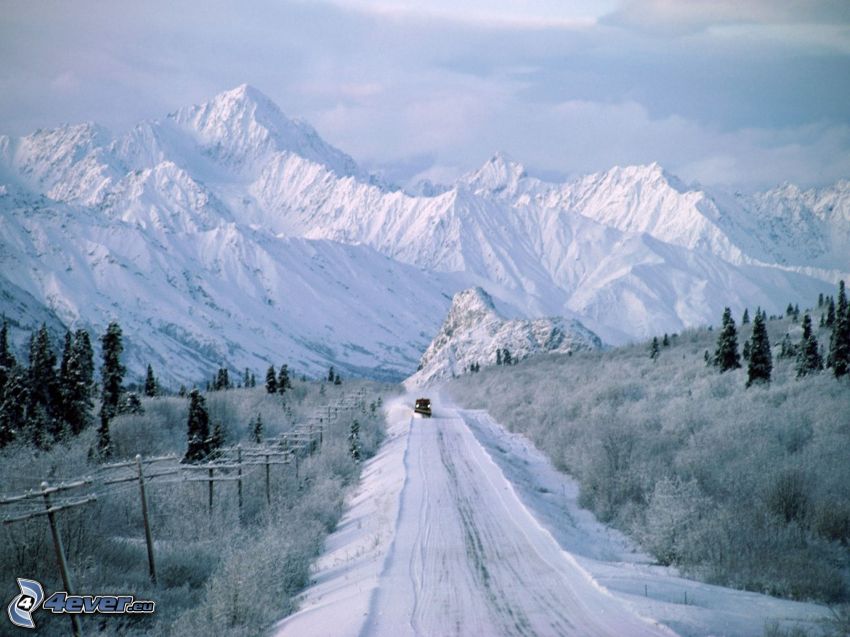 montagnes enneigées, route, Alaska, USA