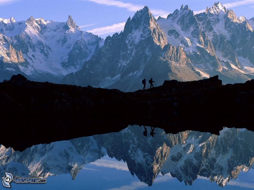 montagnes rocheuses, touristes, silhouettes de personnes, lac de montagne, reflexion