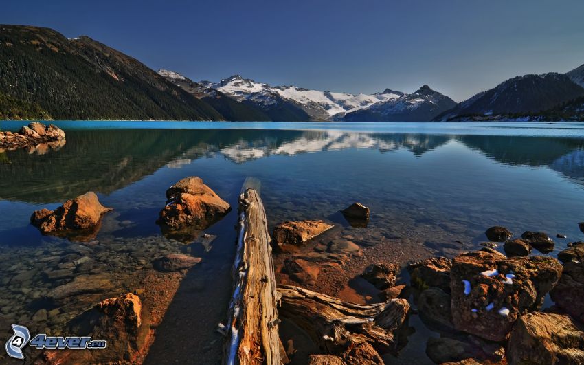 lac de montagne, montagnes, reflexion, surface de l´eau calme