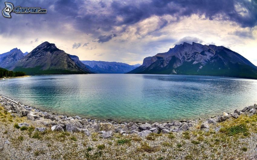 Parc national de Banff, en Alberta, Canada, lac, montagnes enneigées