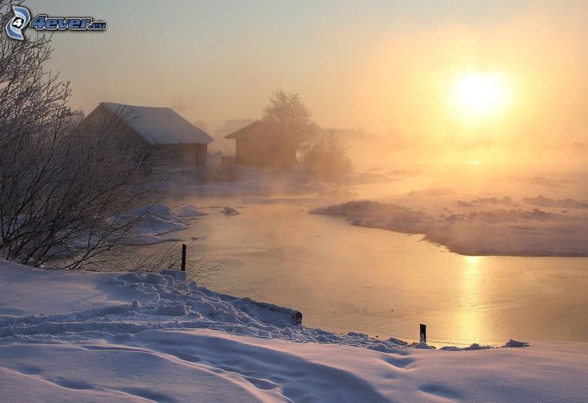 ruisseau congelé, neige, maisons, soleil faible