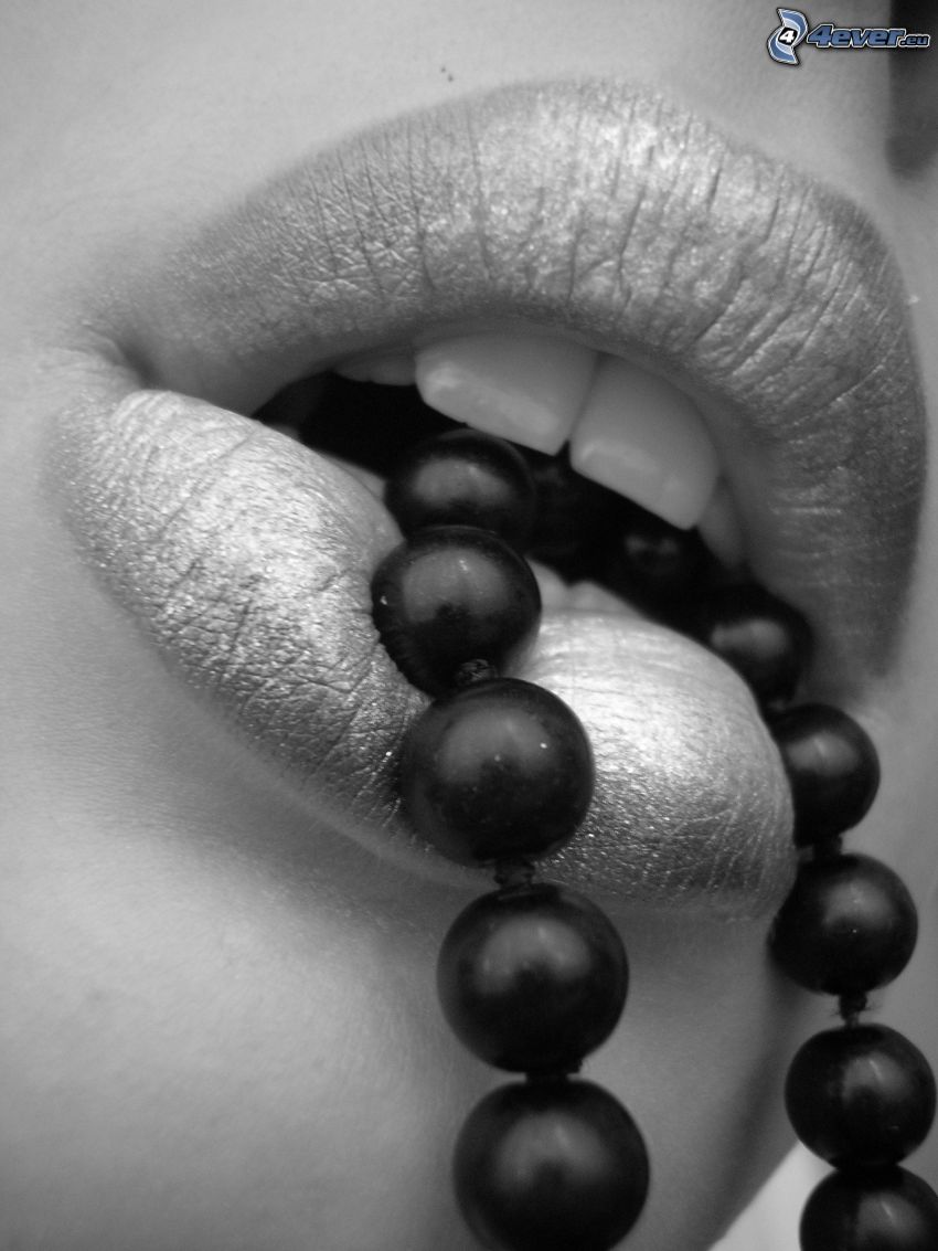 lèvres, dents, collier, perles