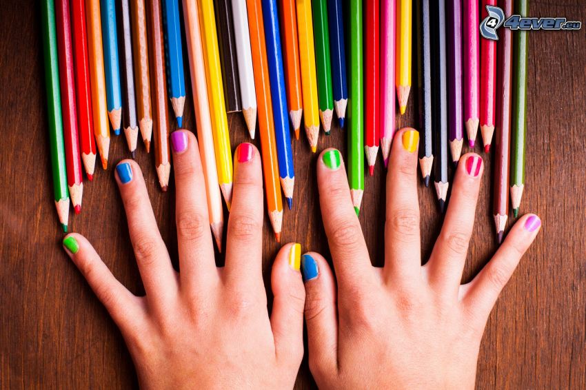 ongles peints, crayons colorés, couleurs, mains