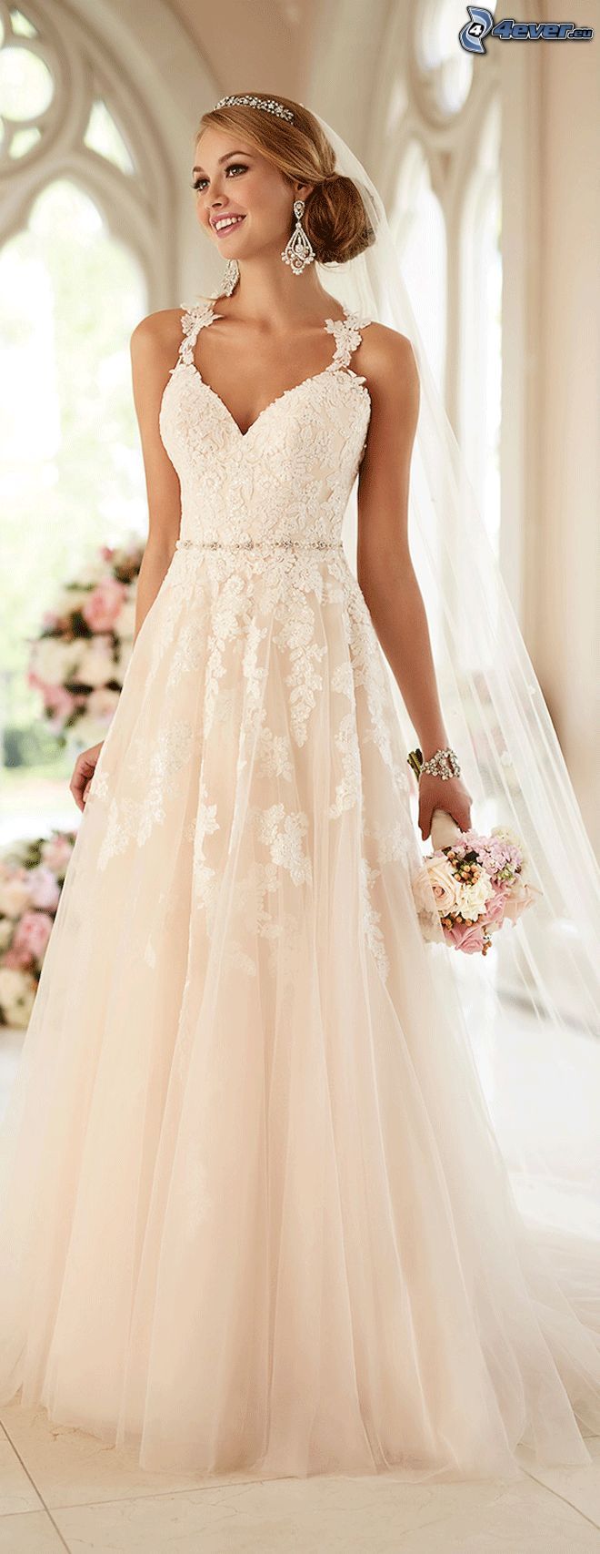 robes de mariée, mariée, bouquet de mariage, sourire