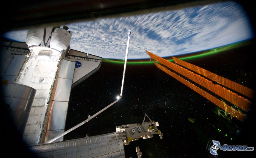 ISS sur la Terre, navette spatiale